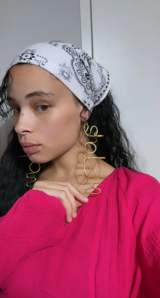 Very Light Wire Shalom earrings